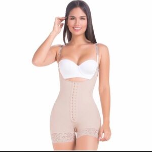 MariaE Fajas size XL. NWOT